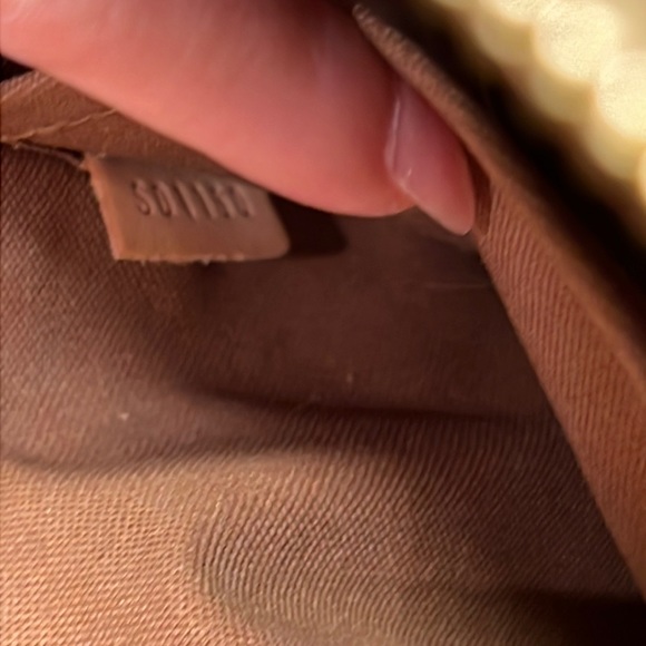 Louis Vuitton Monogrammed GM Travoli - Picture 16 of 16